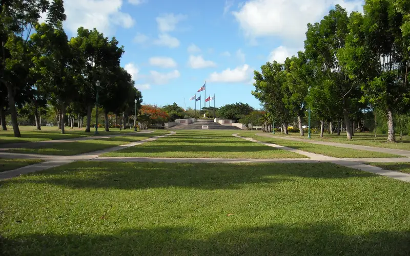 Large lawn in front of the memorial.