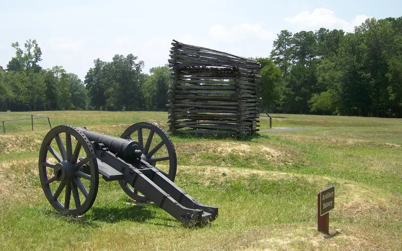 A cannon is in the left foreground with the Maham rifle tower in the distance.