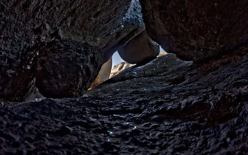 Boulders in the Balconies Cave.