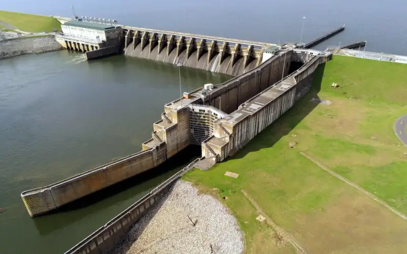 Aerial photo of Walter F. George Lock and Dam, lock in foreground, powerhouse and lake in background.